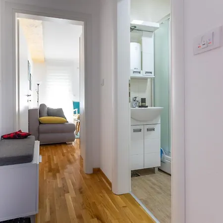 Self Check In 00-24 Mm Beograd